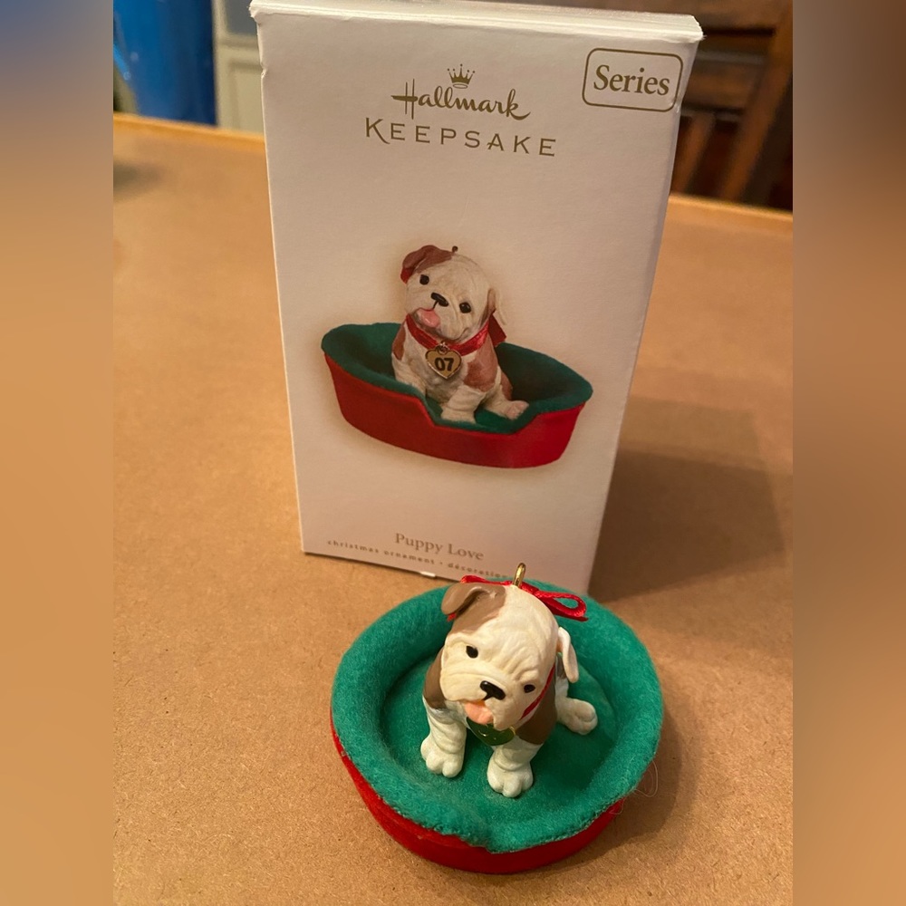 Vintage Hallmark bulldog puppy ornament 2007, #17 in the Puppy Love series
